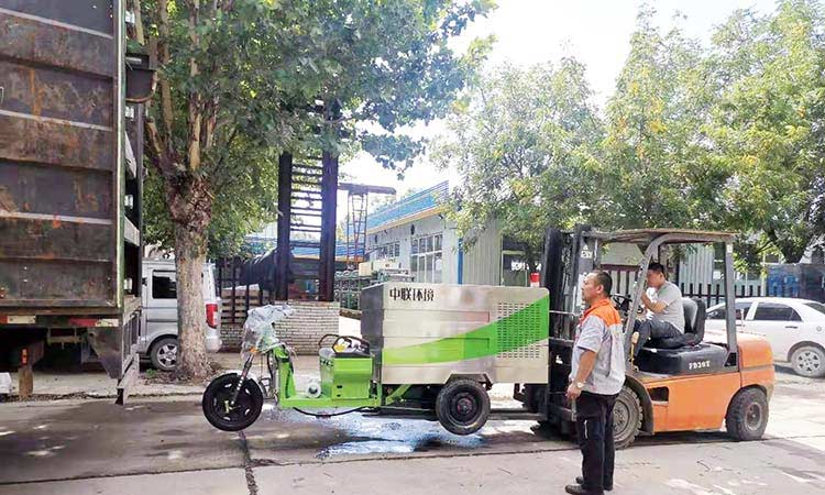 發(fā)往湖南環(huán)衛(wèi)公司的三輪高溫高壓清洗車，用于市政環(huán)衛(wèi)高溫高壓作業(yè)
