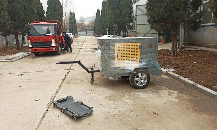 園林公司購(gòu)置牽引式樹(shù)葉收集器發(fā)貨在即