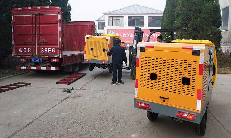 北京環(huán)衛(wèi)訂購(gòu)可上牌多功能高壓清洗車(chē)發(fā)貨現(xiàn)場(chǎng)