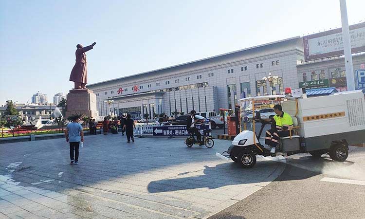 電動(dòng)四輪高壓清洗車(chē)