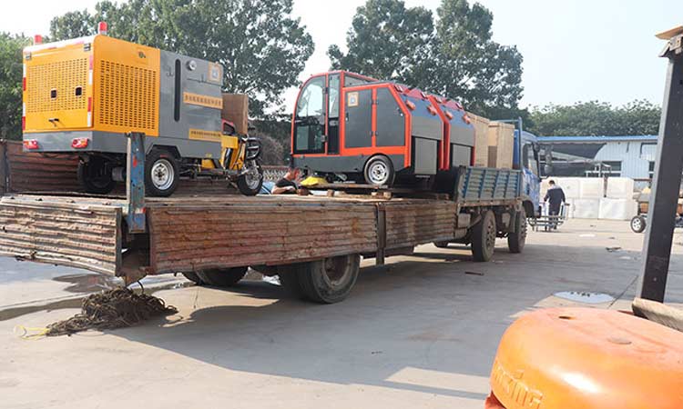 高溫高壓清洗車(chē)等入駐泰安某物業(yè)公司