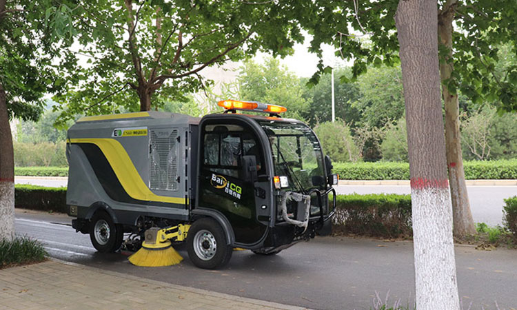 百易長(zhǎng)青洗掃車工作前后注意的事項(xiàng)