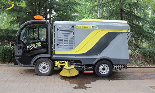 小型道路洗掃車，“變干掃，為洗掃”創(chuàng)新環(huán)衛(wèi)