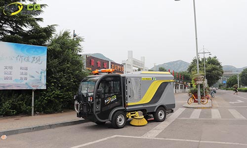 純電動(dòng)小型洗掃車有什么優(yōu)勢(shì)？