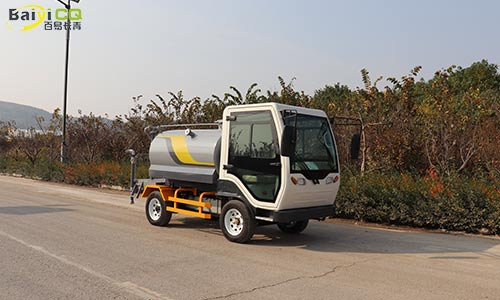 純電動四輪灑水車在大學(xué)校園應(yīng)用有何優(yōu)勢？