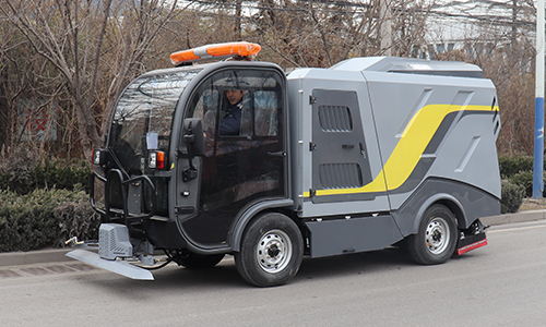 深度清潔車機(jī)場(chǎng)廣場(chǎng)的美容師