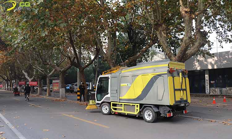 樹(shù)葉收集車(chē)