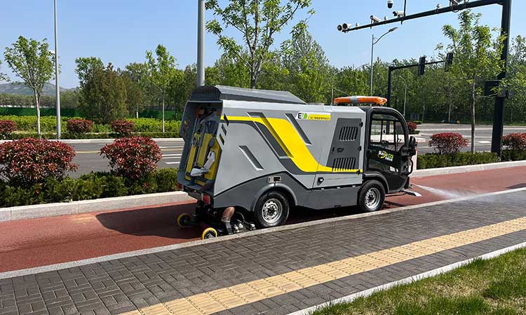 小型電動(dòng)深度清潔車—還原路面地磚本色，席地而坐