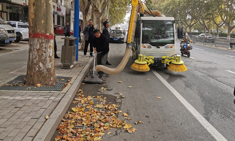 樹(shù)葉收集車(chē)