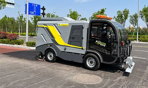馬路深度清潔車路新疆環(huán)衛(wèi)用來(lái)還原路面原本的顏色