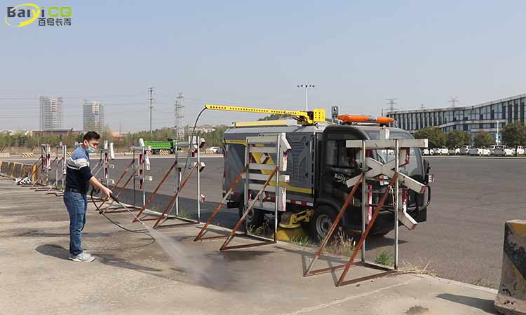 電動(dòng)洗掃車越障礙清潔