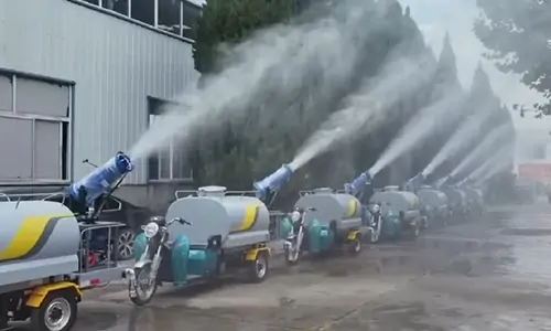 近日小型電動(dòng)灑水車(chē)發(fā)往某環(huán)衛(wèi)公司輔助環(huán)衛(wèi)作業(yè)