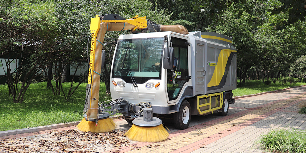 中型樹(shù)葉收集車