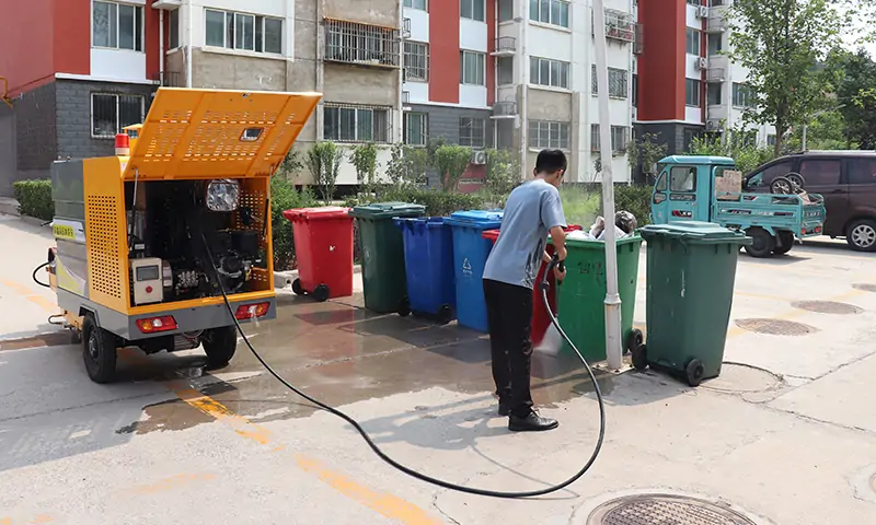 冬季來(lái)臨，物業(yè)小區(qū)在選擇高溫高壓清洗車的時(shí)候要注意哪些問(wèn)題呢？