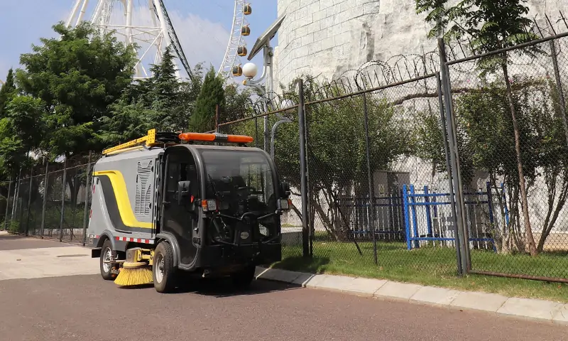 更新迭代再升級(jí)！小型純電動(dòng)洗掃車功能更完善，系統(tǒng)更全面！