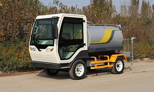 如何解決環(huán)衛(wèi)車輛無法進入小區(qū)消毒抑塵的問題？今天，介紹一款可解決此問題的小型灑水抑塵車！