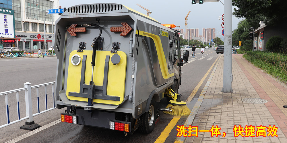 道路洗掃車，路面污漬清潔“專家”_電動洗掃車_環(huán)衛(wèi)洗掃車_小型洗掃車