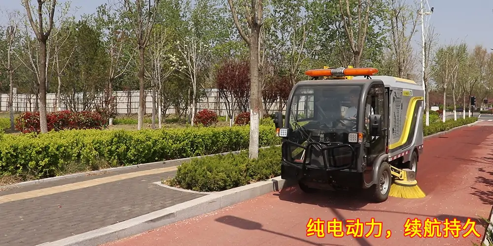 道路洗掃車，路面污漬清潔“專家”_電動洗掃車_環(huán)衛(wèi)洗掃車_小型洗掃車