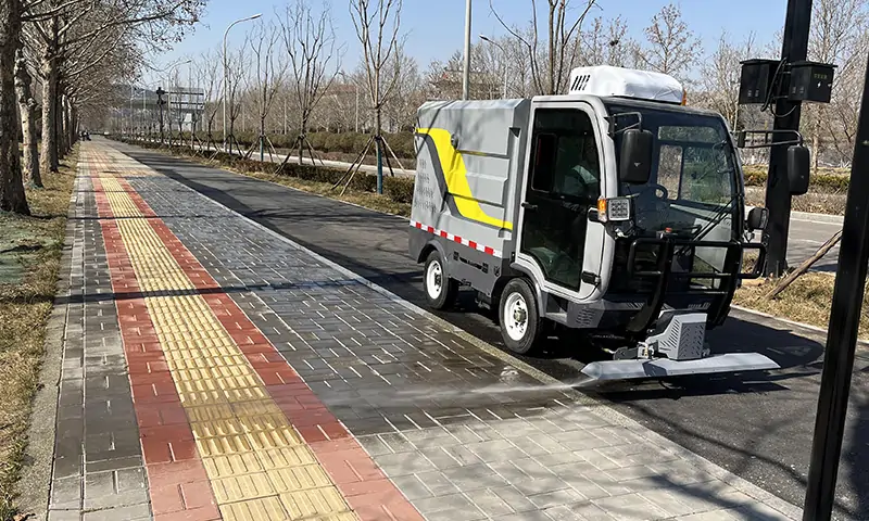 每年花幾十萬(wàn)塊錢雇人做環(huán)衛(wèi)，為啥不選擇幾萬(wàn)塊錢采購(gòu)設(shè)備？一車代替六名人工！