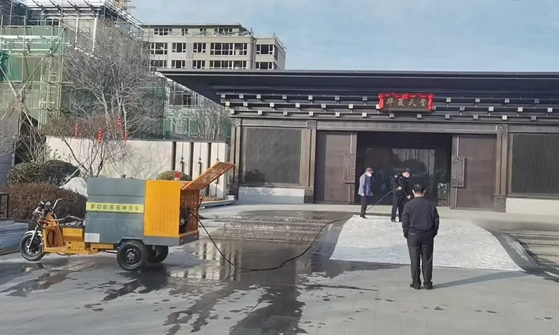 多功能高壓沖洗車助力山東某環(huán)衛(wèi)，用于路面清洗養(yǎng)護(hù)，景區(qū)道路沖洗！