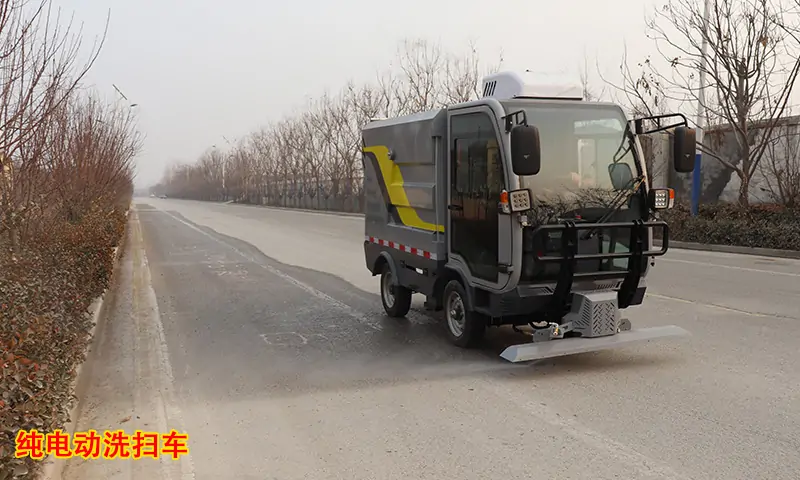 在全世界暢銷的電動(dòng)小型高壓沖洗車，解決95%環(huán)衛(wèi)難題，你不想試一下效果嗎？
