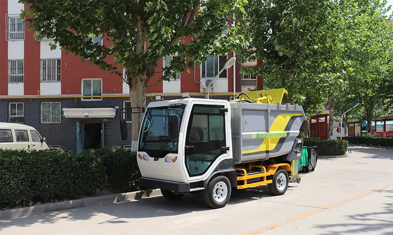 忘了汽油版本環(huán)衛(wèi)車(chē)吧！這款純電動(dòng)后裝式垃圾清運(yùn)車(chē)，可解決眾多垃圾轉(zhuǎn)運(yùn)難題！