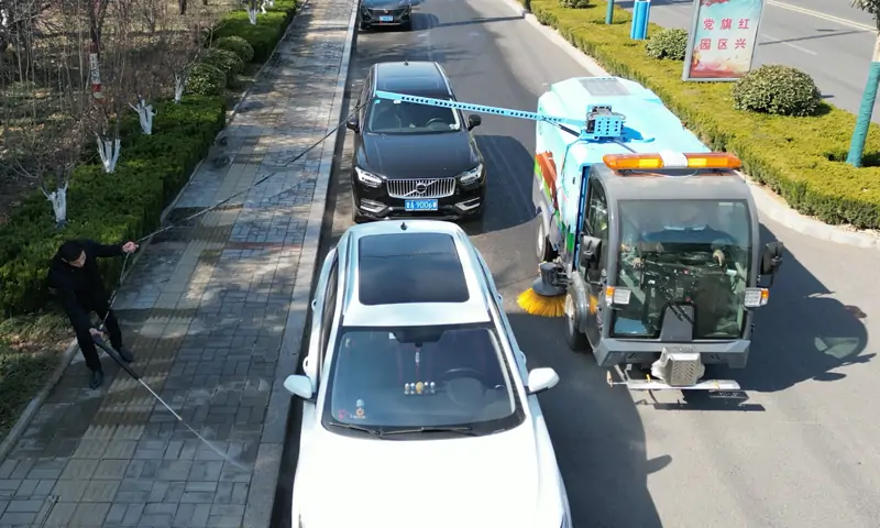 純電動(dòng)洗掃車展神通，狹窄路段地面清潔洗掃有奇效！