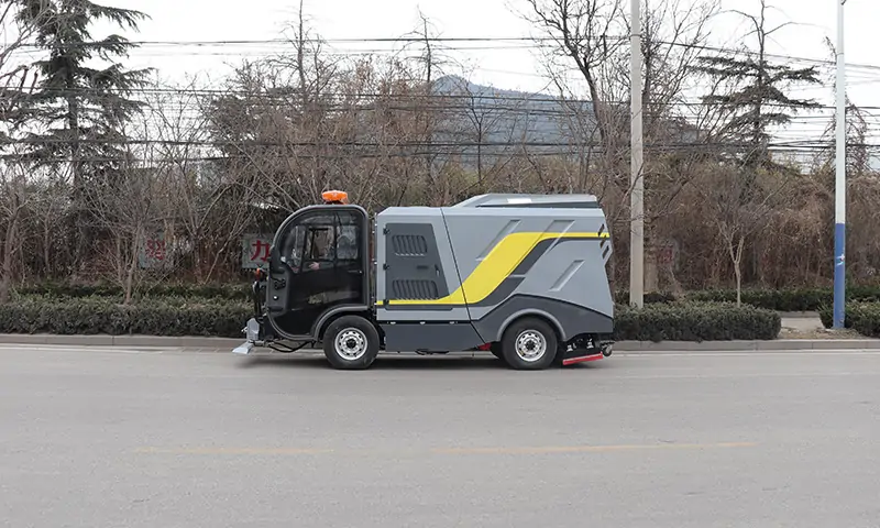 純電動(dòng)深度清潔車，道路清潔好幫手！一米一深度清潔寬度，滿足多場(chǎng)景使用需求！