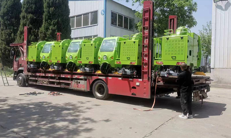 百易三輪駕駛式樹葉收集車發(fā)車！操作簡單，輕輕松松搞定落葉收集轉運難題！