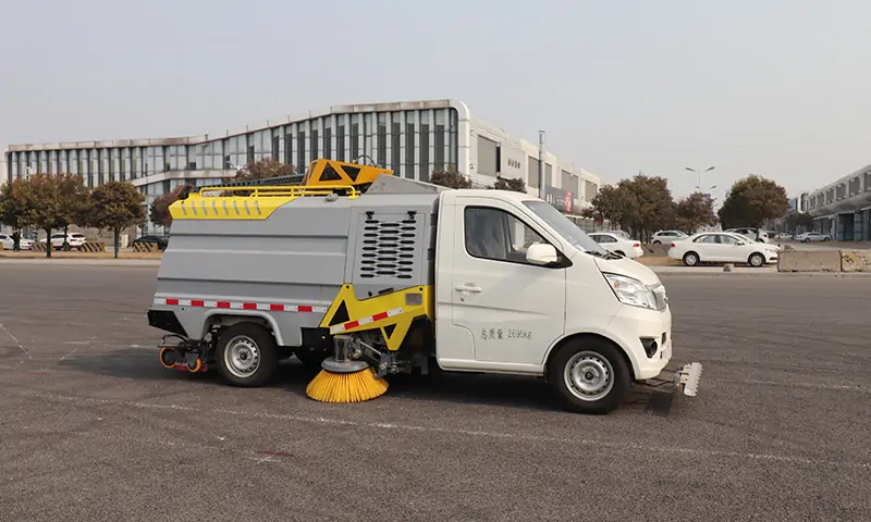 新品上市！新能源純電動(dòng)洗掃車亮相！長安底盤可上牌，可旋轉(zhuǎn)機(jī)械臂帶高壓沖洗顯奇效！