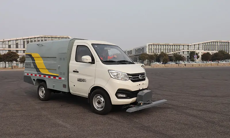 新品上市！新能源純電動(dòng)道路養(yǎng)護(hù)車亮相！長安底盤可上牌，駕駛舒適，操作簡單！