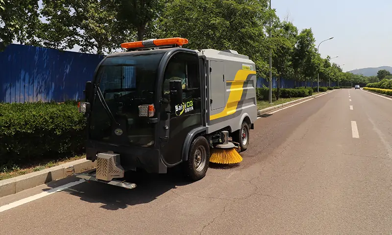 機(jī)場(chǎng) 廠區(qū) 園林 物業(yè)地面洗掃問題，一車解決！見證純電動(dòng)洗掃車的洗掃魅力吧！