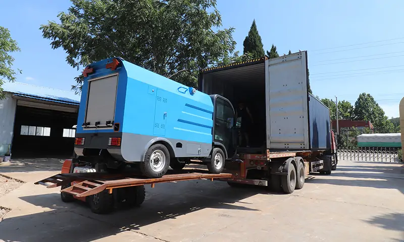 四輪多功能高壓沖洗車發(fā)貨沙特阿拉伯，為世界環(huán)衛(wèi)作出貢獻！