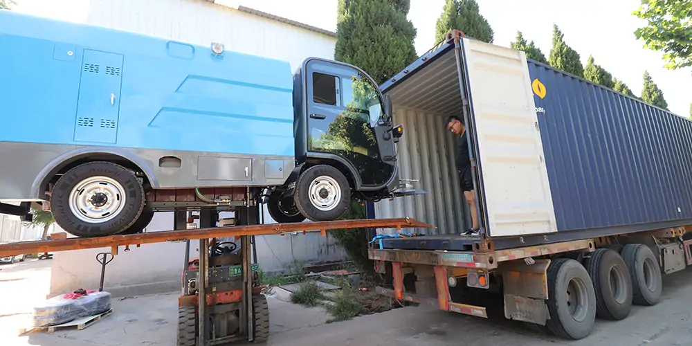 道路洗掃車(chē)_路面污漬清潔“專家”_電動(dòng)洗掃車(chē)_環(huán)衛(wèi)洗掃車(chē)_小型洗掃車(chē)