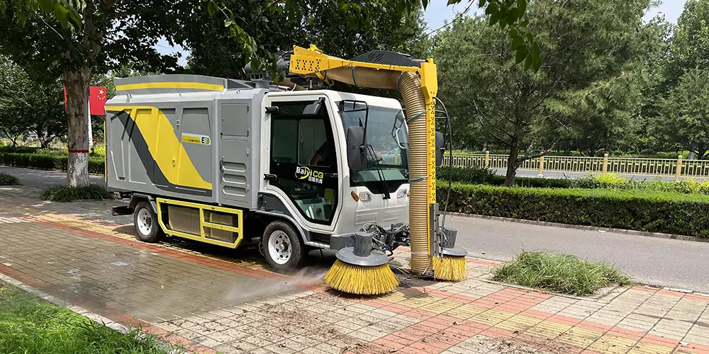 純電動樹葉收集車_多功能樹葉收集車_吸樹葉的機(jī)器_掃樹葉神器