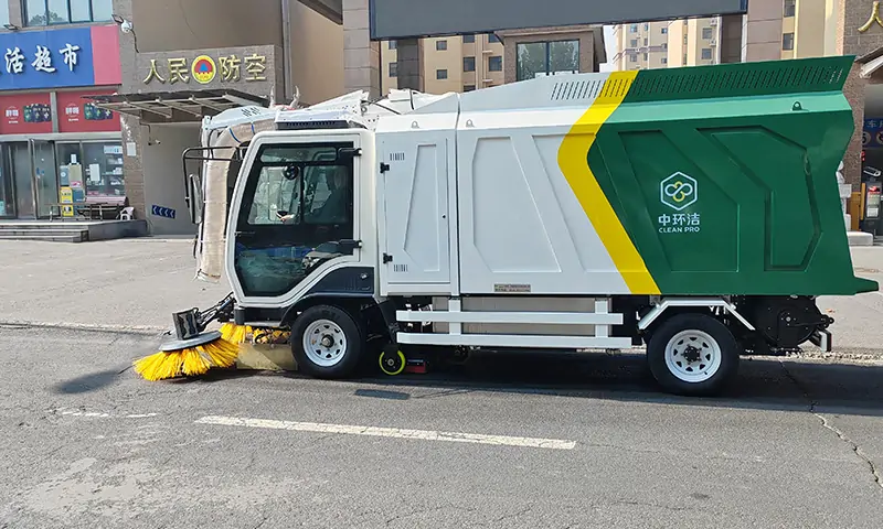 多功能樹葉收集車：環(huán)衛(wèi)利器的秋季神器，助力河南環(huán)衛(wèi)。