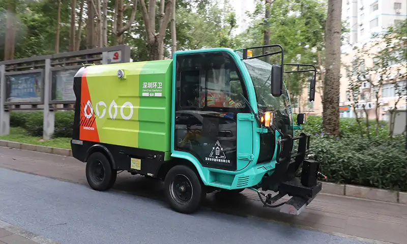 四輪高壓清洗車：助力深圳環(huán)衛(wèi)，為更美好的生活環(huán)境鋪路