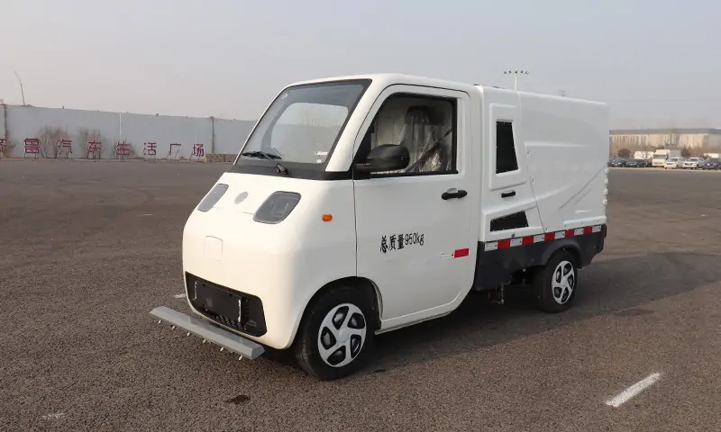 純電動(dòng)小型道路養(yǎng)護(hù)車，道路清潔養(yǎng)護(hù)專用設(shè)備，經(jīng)濟(jì)環(huán)保，可上牌照