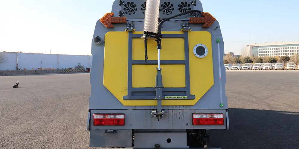 新能源樹(shù)葉收集車(chē) 新能源多功能樹(shù)葉收集車(chē) 新能源吸樹(shù)葉的機(jī)器 新能源新型樹(shù)葉收集車(chē)