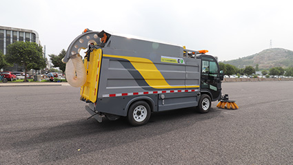 多功能樹葉收集車BY-T50動(dòng)力系統(tǒng)