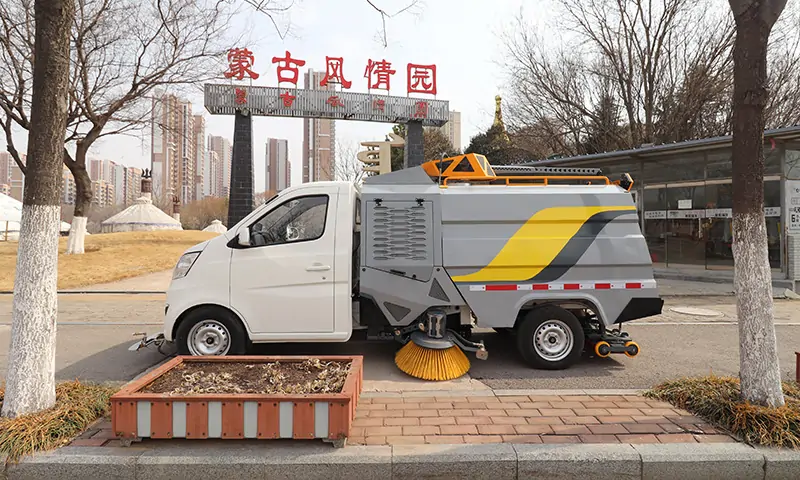 純電動(dòng)洗掃車：景區(qū)園區(qū)市政道路高效環(huán)保的清潔利器