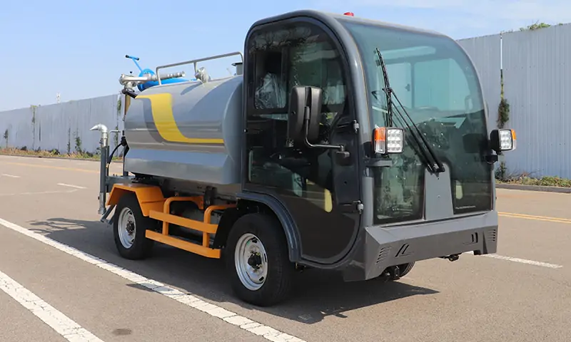 城市美容師的"智能畫筆":新能源灑水車開啟環(huán)衛(wèi)作業(yè)新篇章