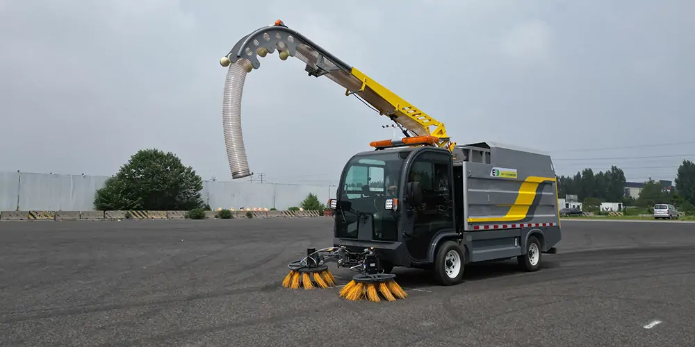 樹葉收集車，新能源樹葉收集車，多功能樹葉收集車，四輪樹葉收集車