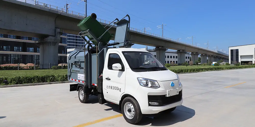 新能源側(cè)裝式垃圾車，新能源垃圾車，小型垃圾車，純電動垃圾車