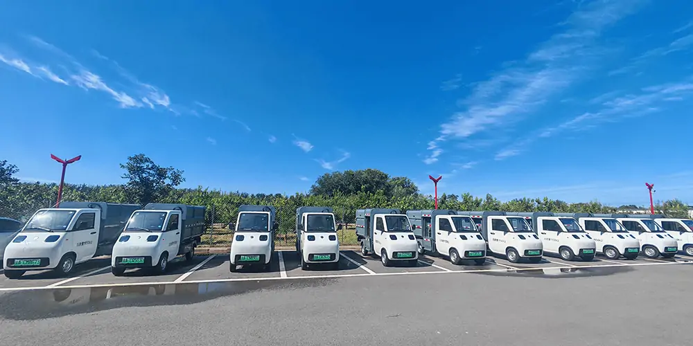 新能源側(cè)裝垃圾車，側(cè)裝式垃圾車，垃圾車，小型垃圾車