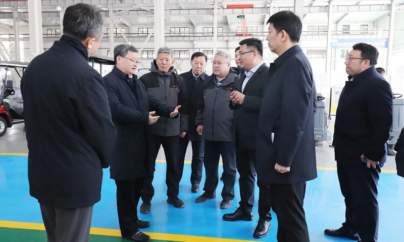 熱烈歡迎濟南市長于海田蒞臨巨能智造產(chǎn)業(yè)園區(qū)調(diào)研復工及科技創(chuàng)新發(fā)展情況！深入山東百易新能源環(huán)衛(wèi)車總裝車間參觀指導！