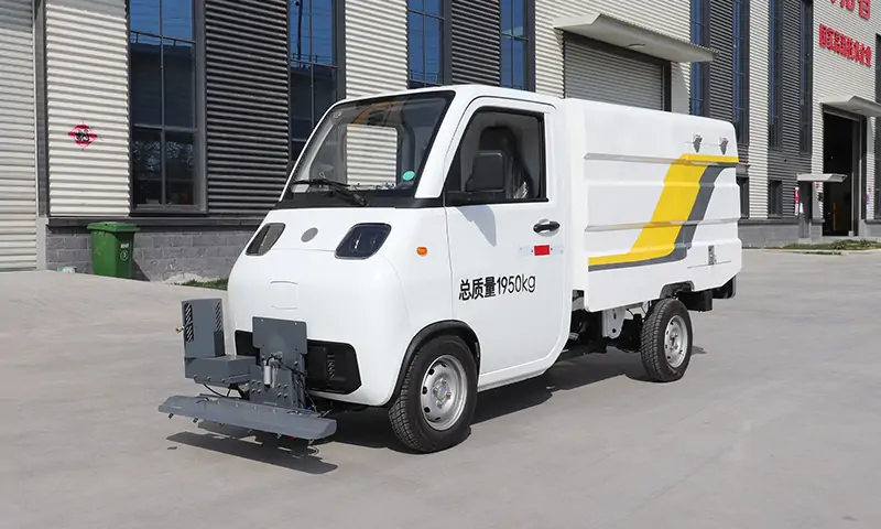 新能源路面養(yǎng)護(hù)車：高效、環(huán)保的城市清潔好幫手