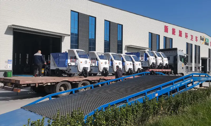 三輪多功能高壓清洗車交付客戶現(xiàn)場 小型化、多功能、易操作成亮點